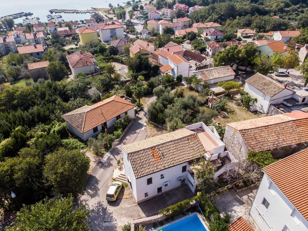 Apartments Ivan Čižići